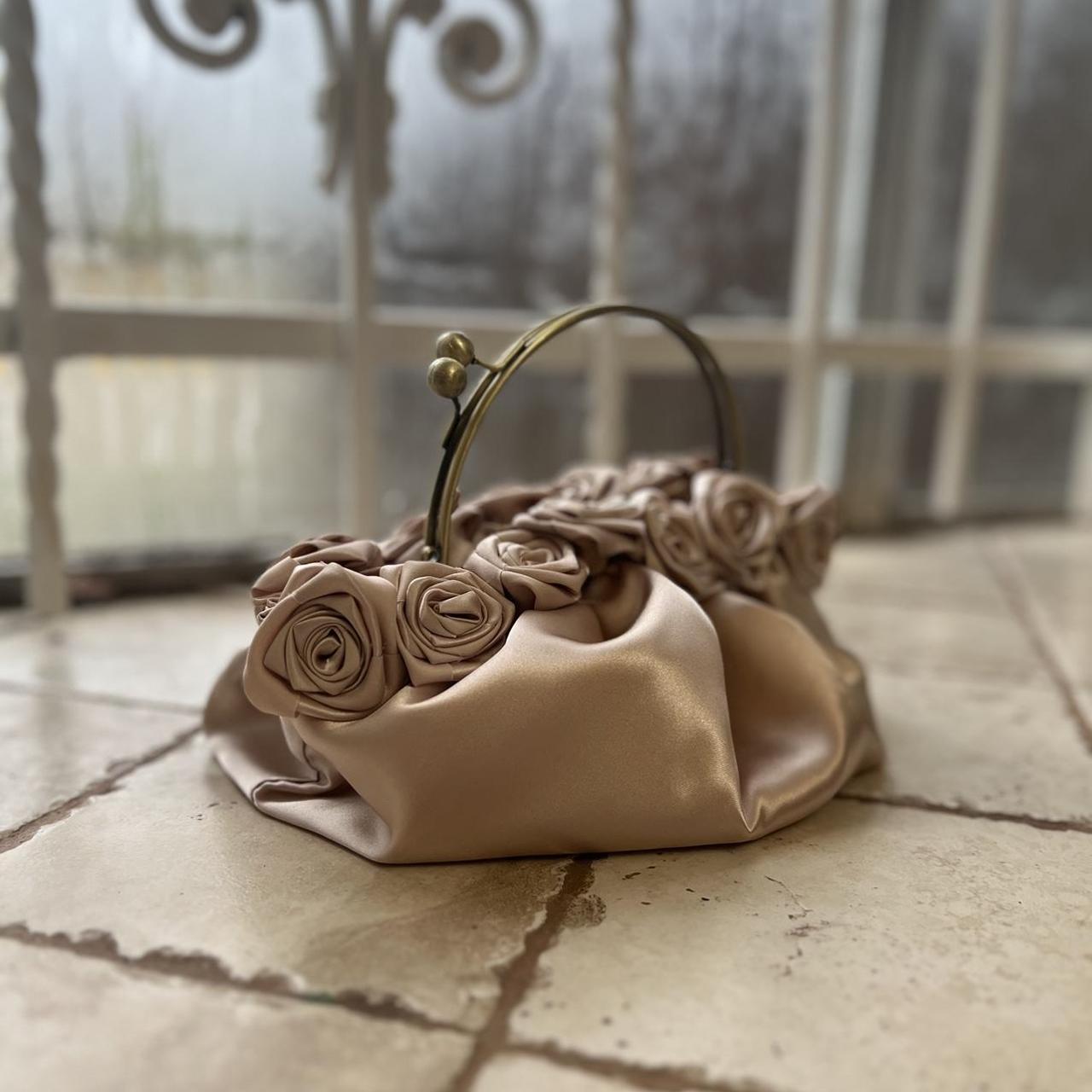 The Lia Purse